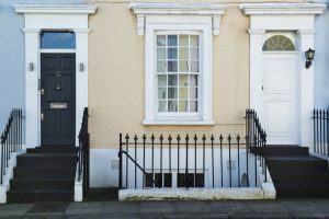 Pros and Cons of Selling Your House for Cash in Wales