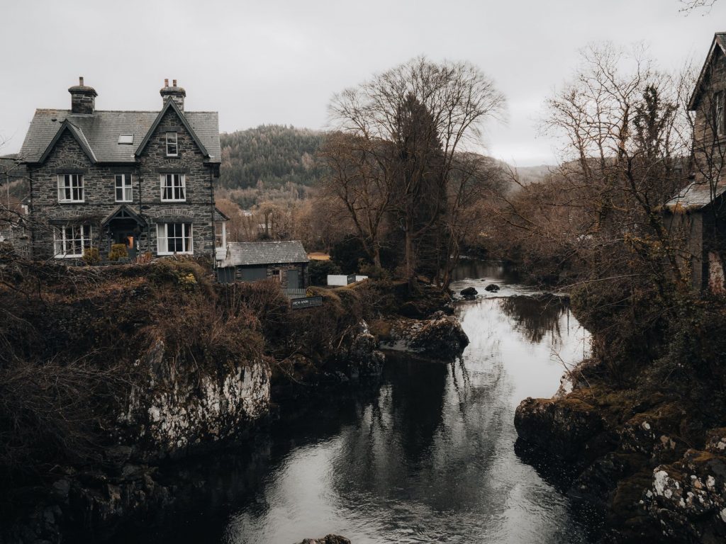 Cash buyers for a house during divorce in Wales offering a fast, no-fee sale