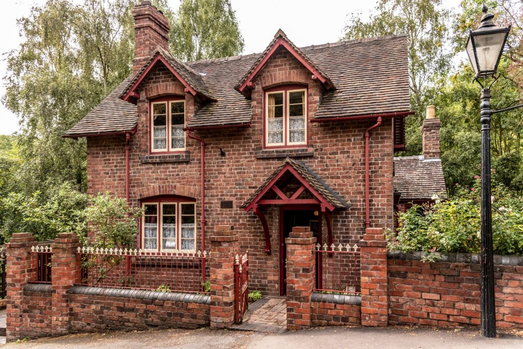 Cash buyers for a house stuck in a chain in Wales offering a fast, no-fee sale